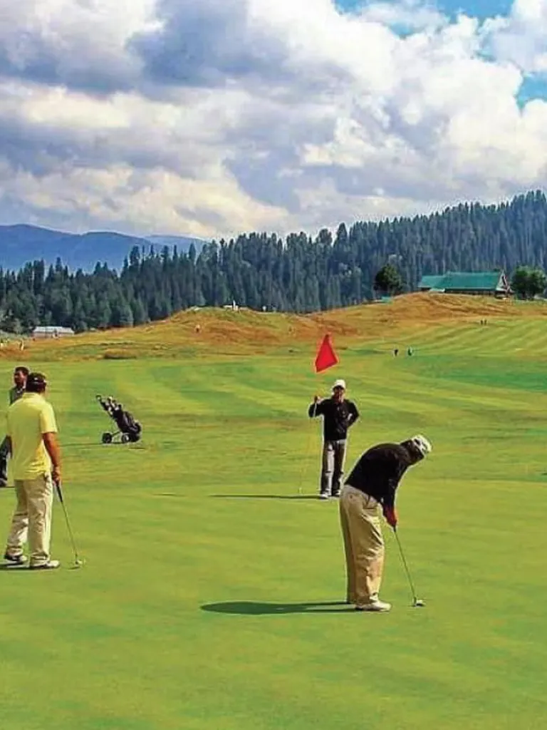  Golfing at Gulmarg Golf Course icon