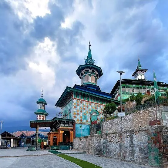  Shrine of Hazrat Zain-ud-Din Wali