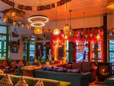 Best Cafes & Late-Night Eateries in Srinagar