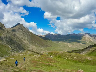 Trekking Trails of Kashmir: From Easy Walks to Challenging Climbs