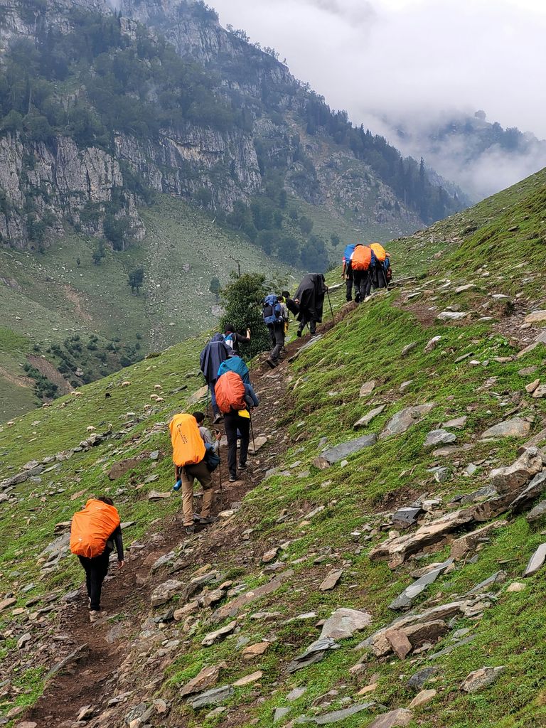 Trekking to Alpather Lake icon