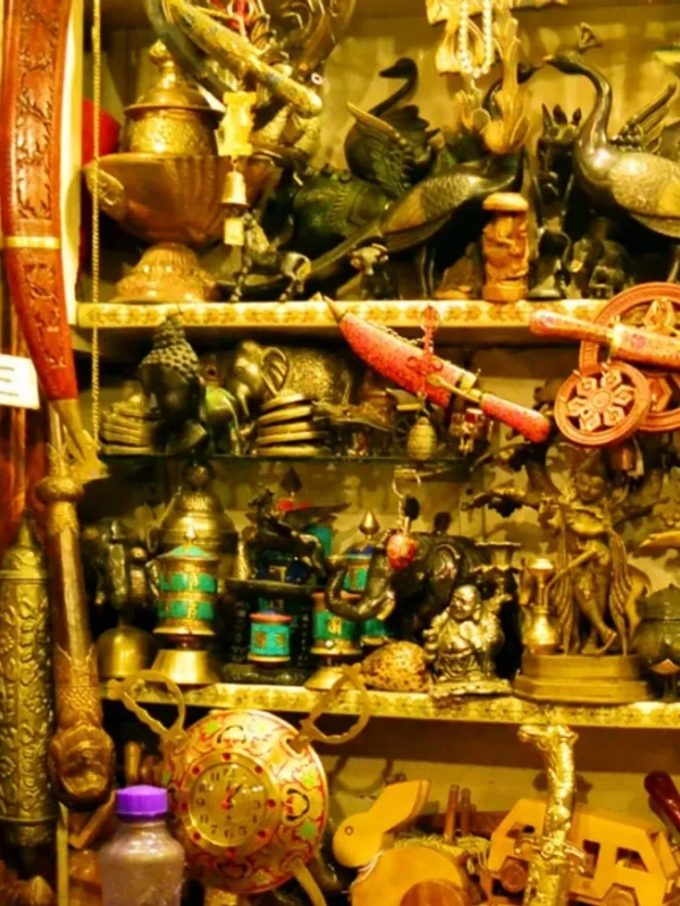 Shopping at Lal Chowk icon