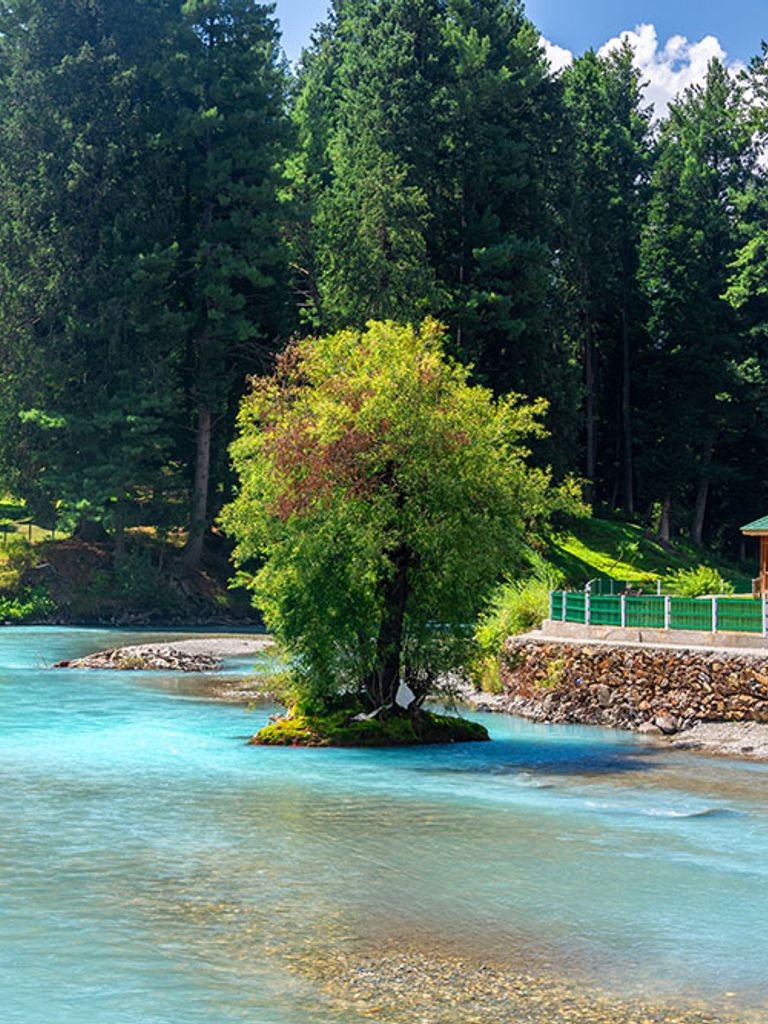  Betaab Valley
