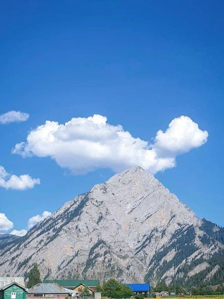  Habba Khatoon Peak