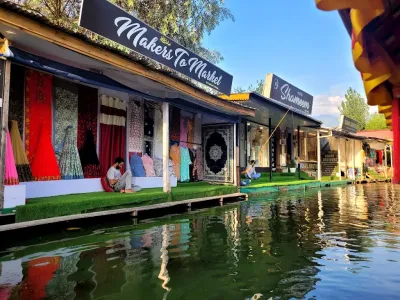 Floating Market in Dal Lake—A Must-See Experience