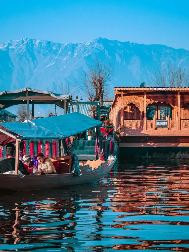  Nigeen Lake