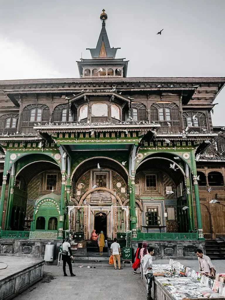 Hazratbal Shrine